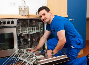 Brzydki zapach ze zmywarki – znajdź przyczynę!