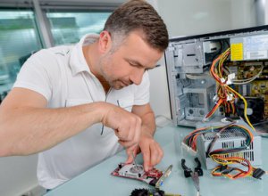 Dlaczego komputer głośno chodzi?