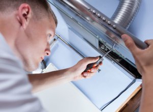 Głośna praca okapu