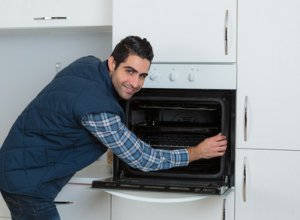 Przepalona grzałka w piekarniku? Zobacz najczęstsze symptomy awarii
