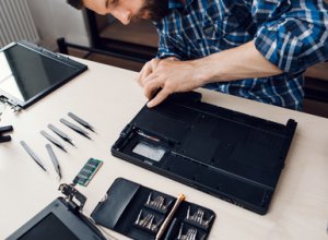 Twój laptop się przegrzewa? Sprawdź, co z tym zrobić!
